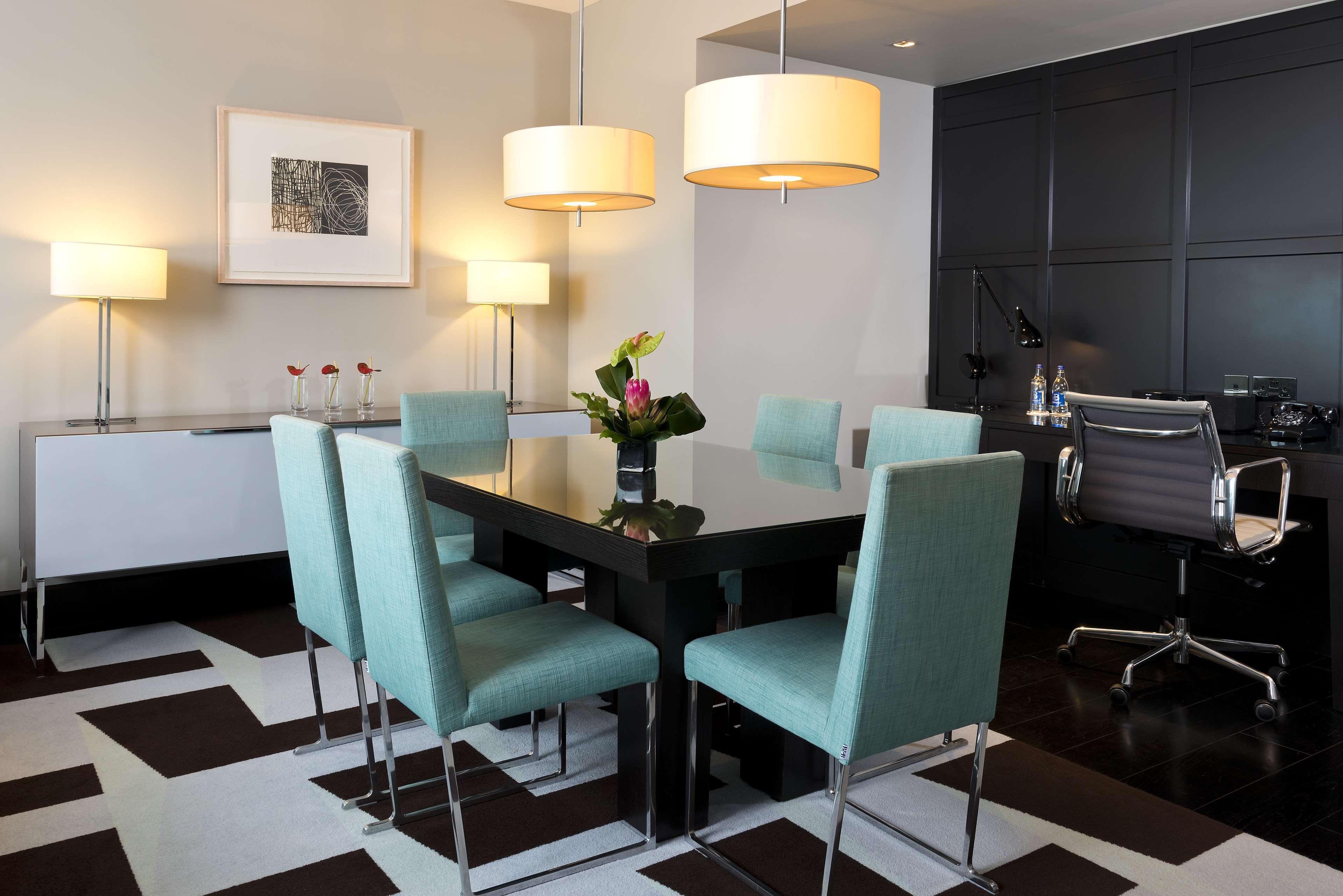ザ フィッツウィリアム ホテル ベルファスト エクステリア 写真 A modern dining room