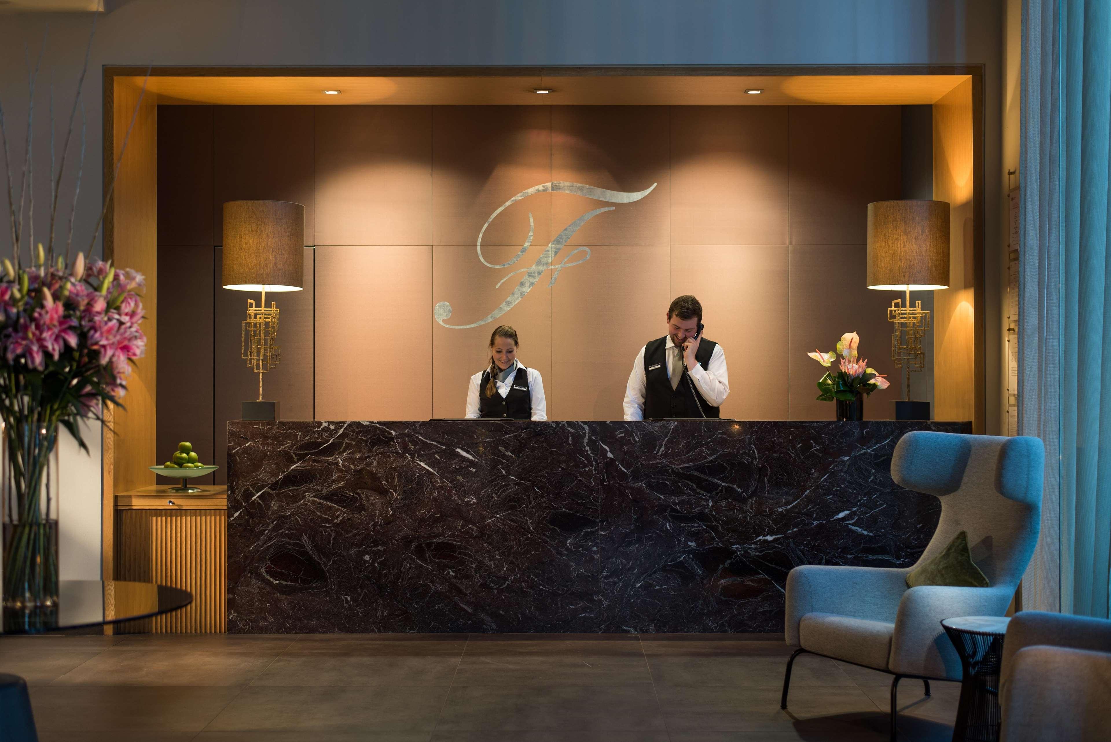 ザ フィッツウィリアム ホテル ベルファスト エクステリア 写真 The hotel's lobby