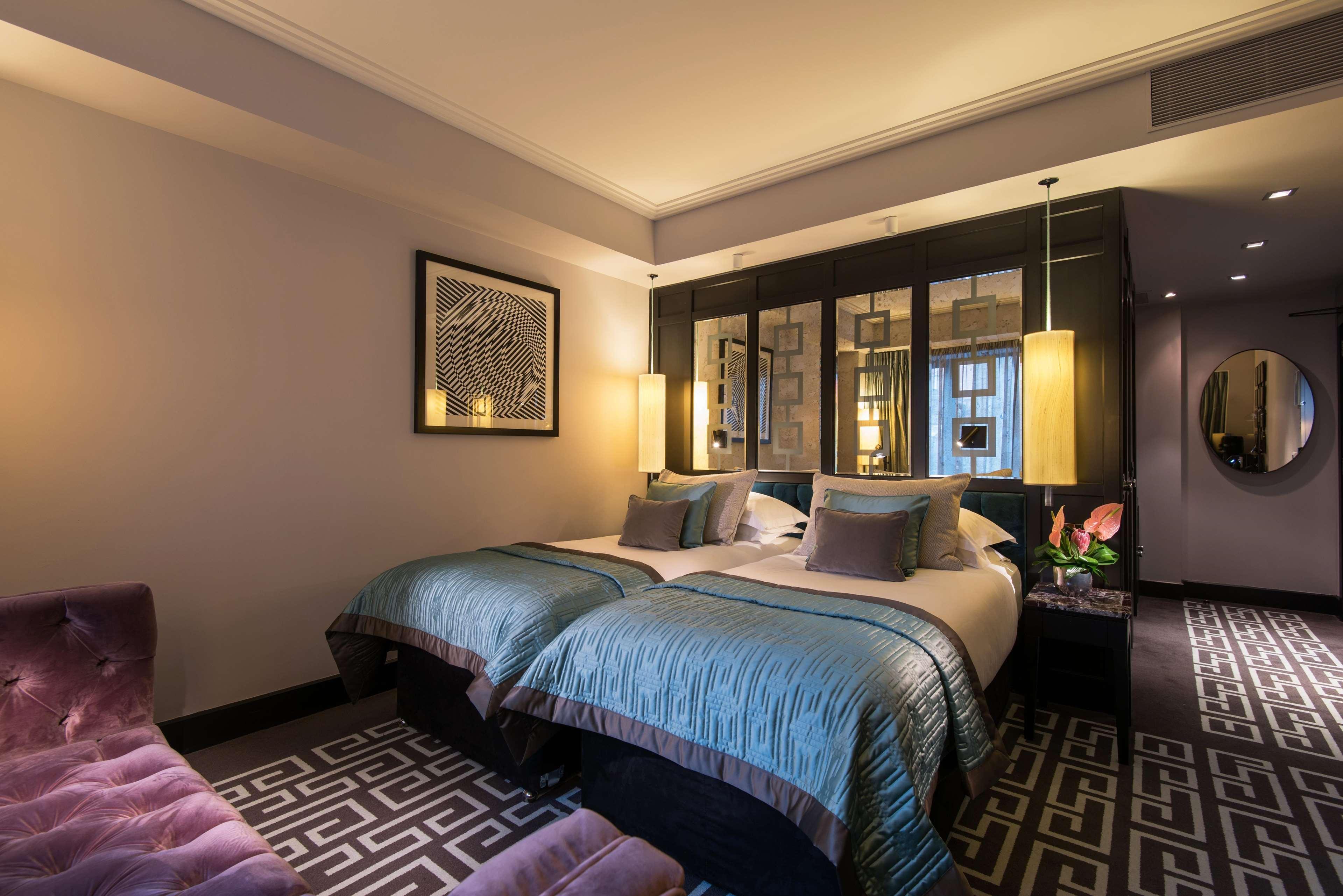 ザ フィッツウィリアム ホテル ベルファスト エクステリア 写真 A room at the Mandarin Oriental London