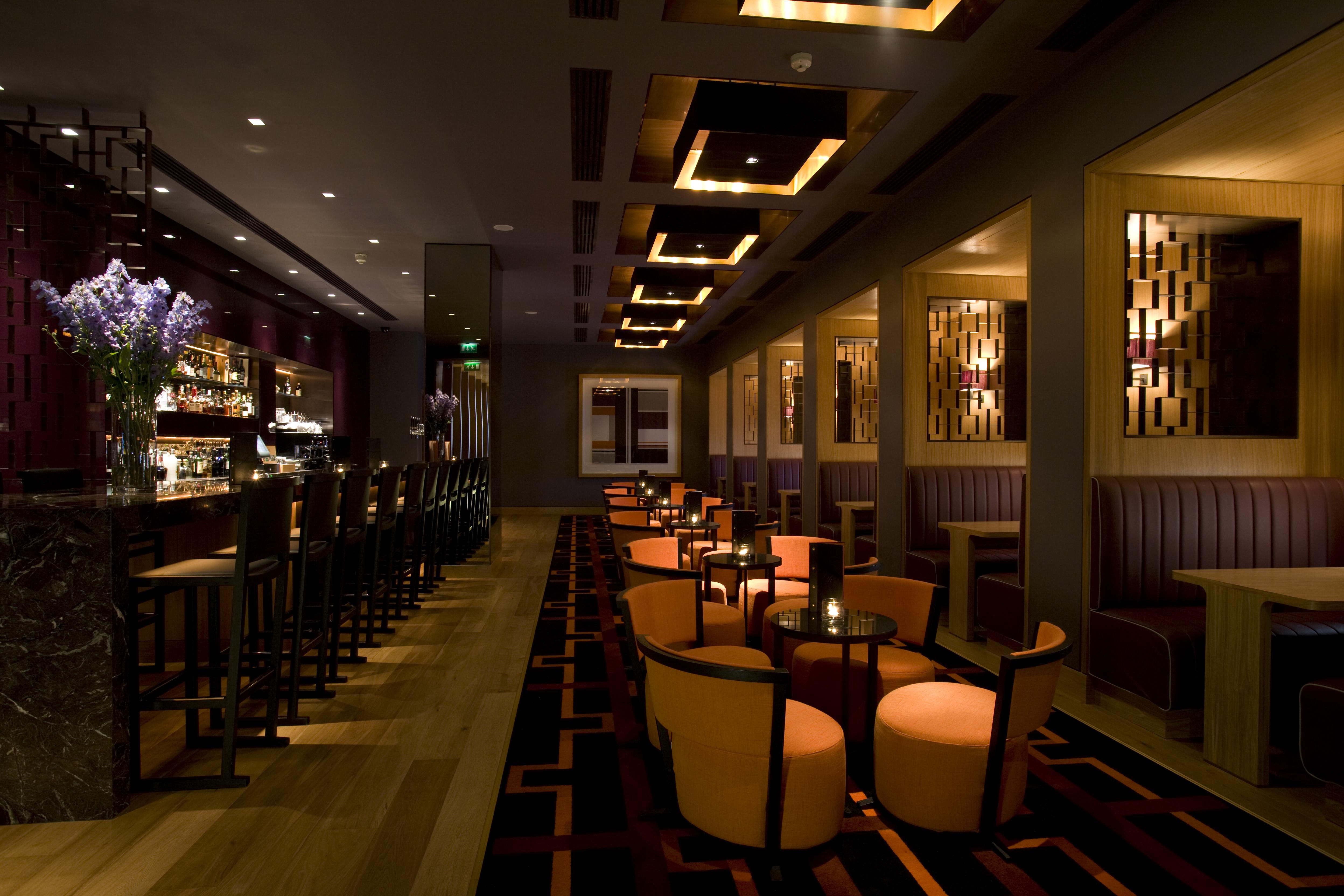 ザ フィッツウィリアム ホテル ベルファスト レストラン 写真 The bar at the Mandarin Oriental, London