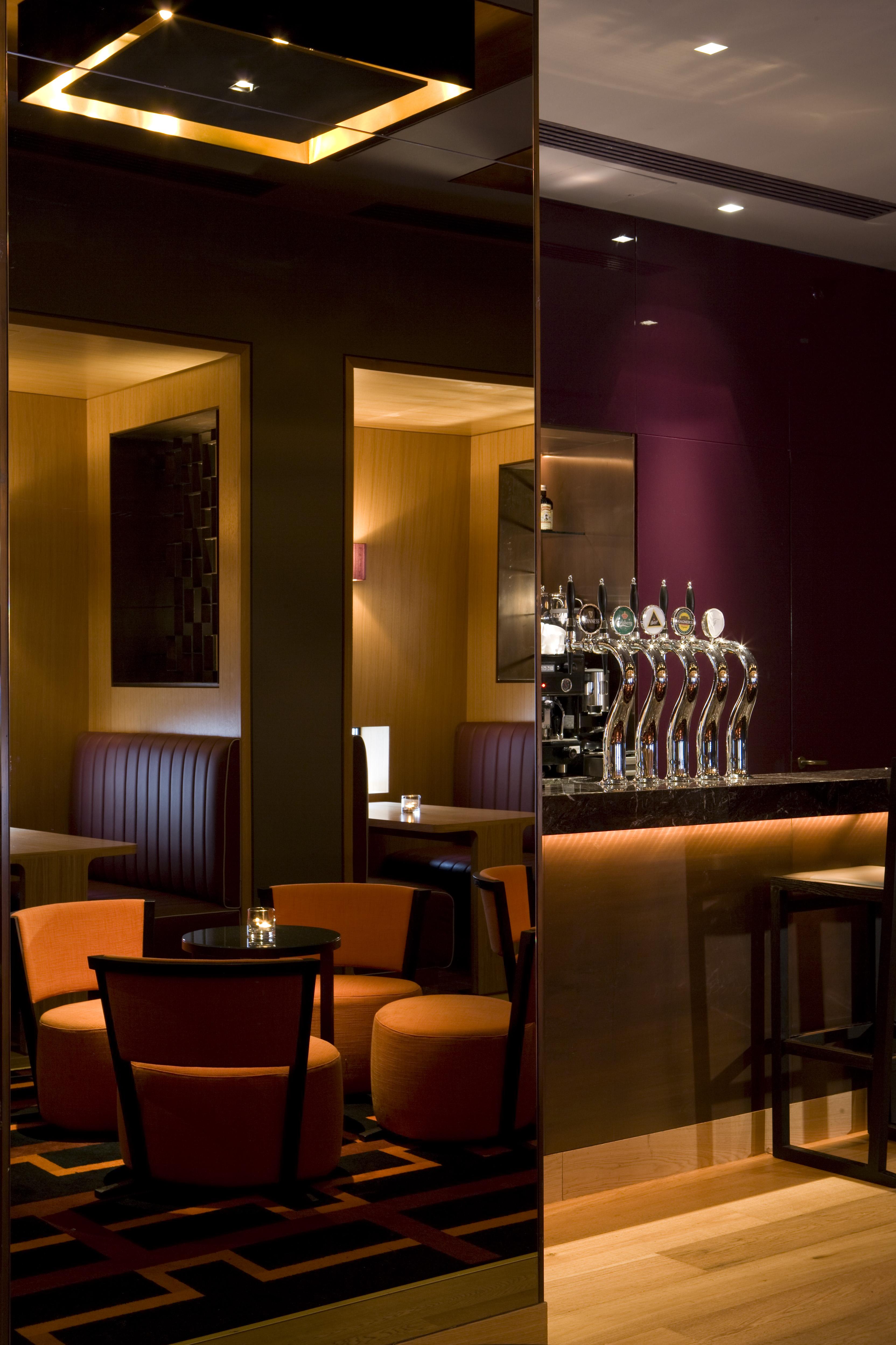 ザ フィッツウィリアム ホテル ベルファスト エクステリア 写真 The bar at the hotel