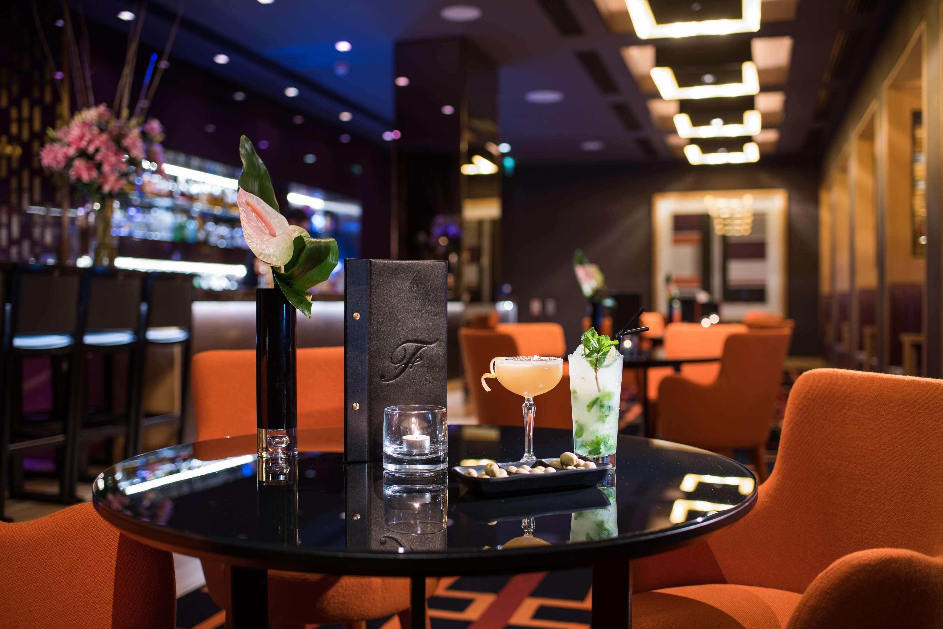 ザ フィッツウィリアム ホテル ベルファスト エクステリア 写真 The bar at the hotel