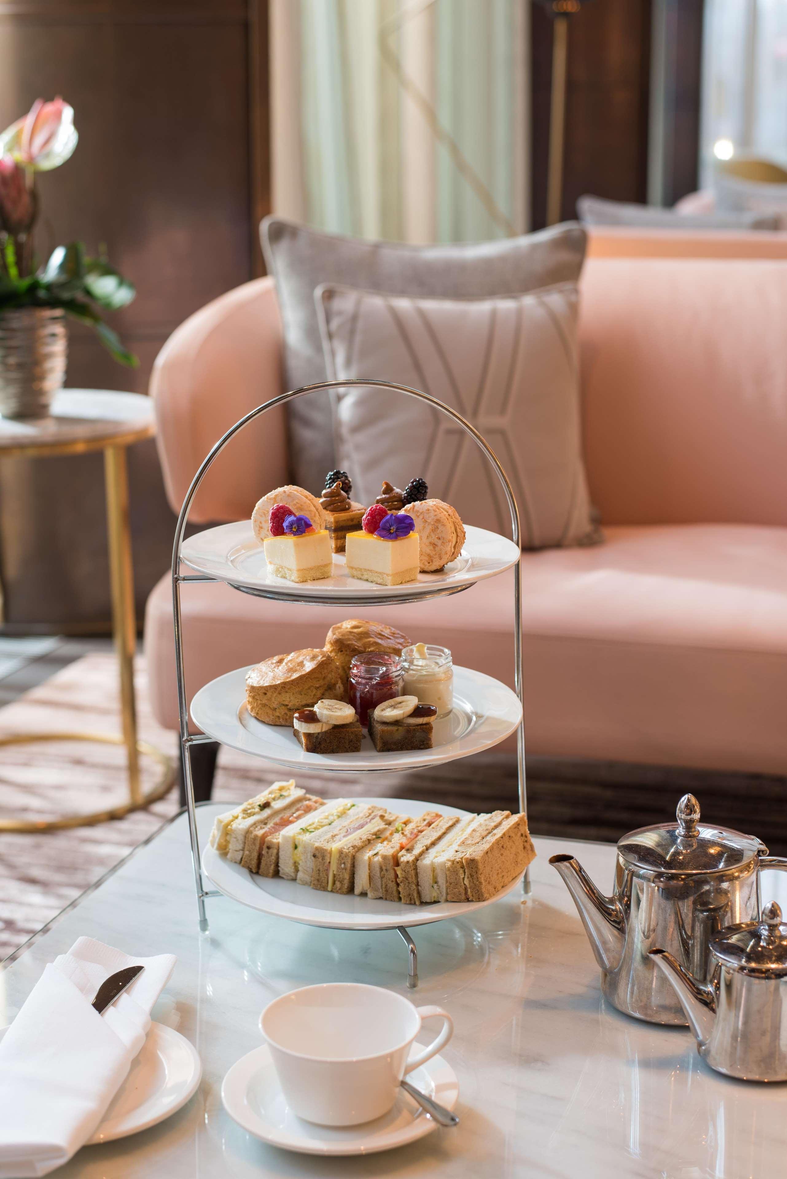 ザ フィッツウィリアム ホテル ベルファスト エクステリア 写真 Afternoon tea at The Ivy, St John's Wood
