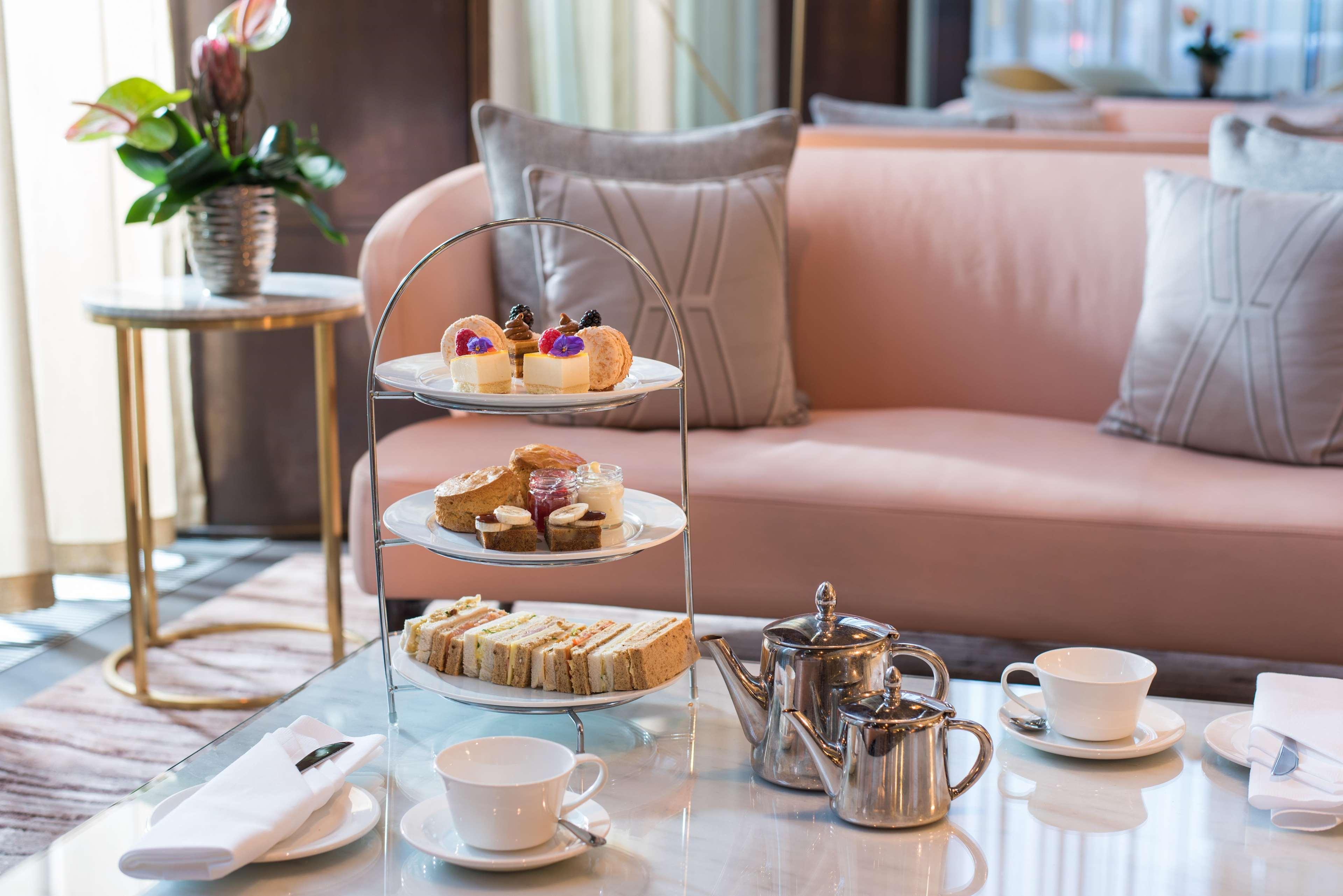 ザ フィッツウィリアム ホテル ベルファスト エクステリア 写真 Afternoon tea at the Mandarin Oriental, Munich