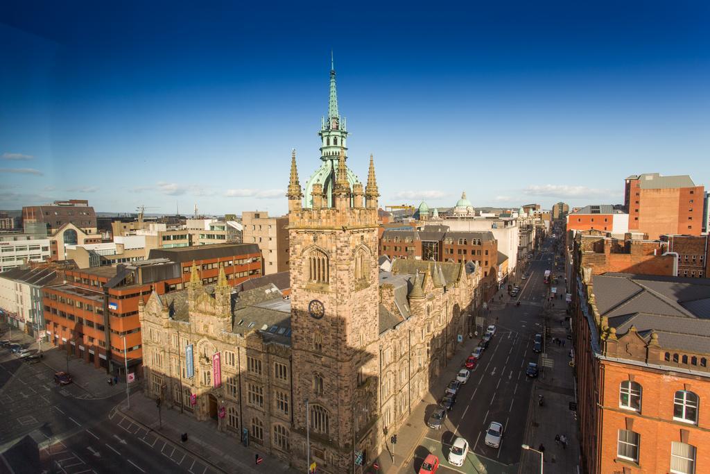 ザ フィッツウィリアム ホテル ベルファスト エクステリア 写真 Aerial view of the Manchester Museum