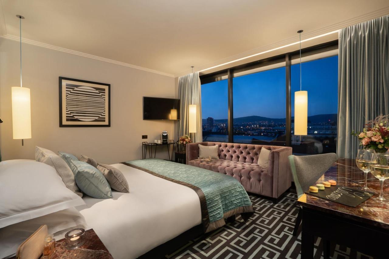 ザ フィッツウィリアム ホテル ベルファスト エクステリア 写真 A bedroom at the hotel